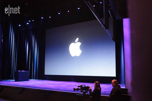 Apple event iPad 3 stage